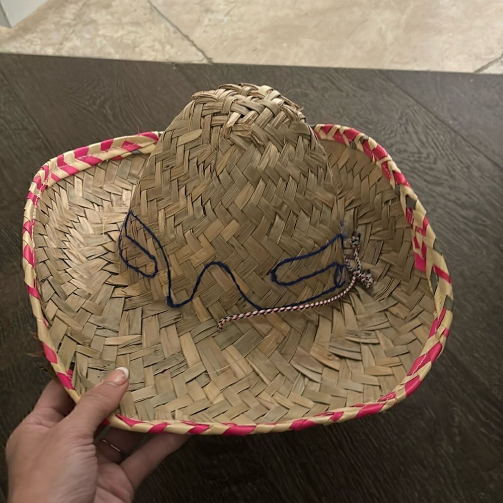 Straw hat with embroidery trim